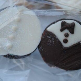 Bride & Groom Oreos Recipe