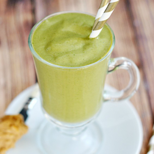 Peanut Butter Chocolate Banana Green Smoothie | somethingswanky.com
