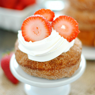 Strawberry Shortcake Donuts | www.somethingswanky.com @driscollsstrawberries #strawshortcake