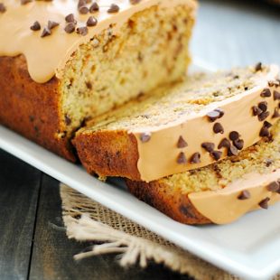 Scotcheroo Banana Bread | www.somethingswanky.com