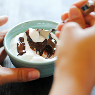 Stracciatella Yogurt Bowl | www.somethingswanky.com