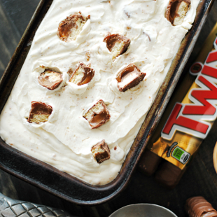 Twix Cheesecake Ice Cream {No machine needed!} | www.somethingswanky.com