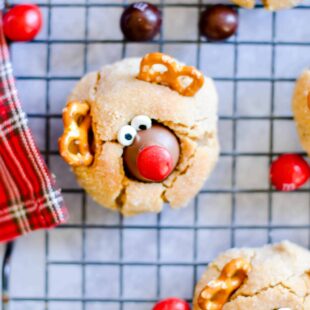 3 Quick & Easy Reindeer Treats: Cupcakes, Cookies, and Chocolate Bark!